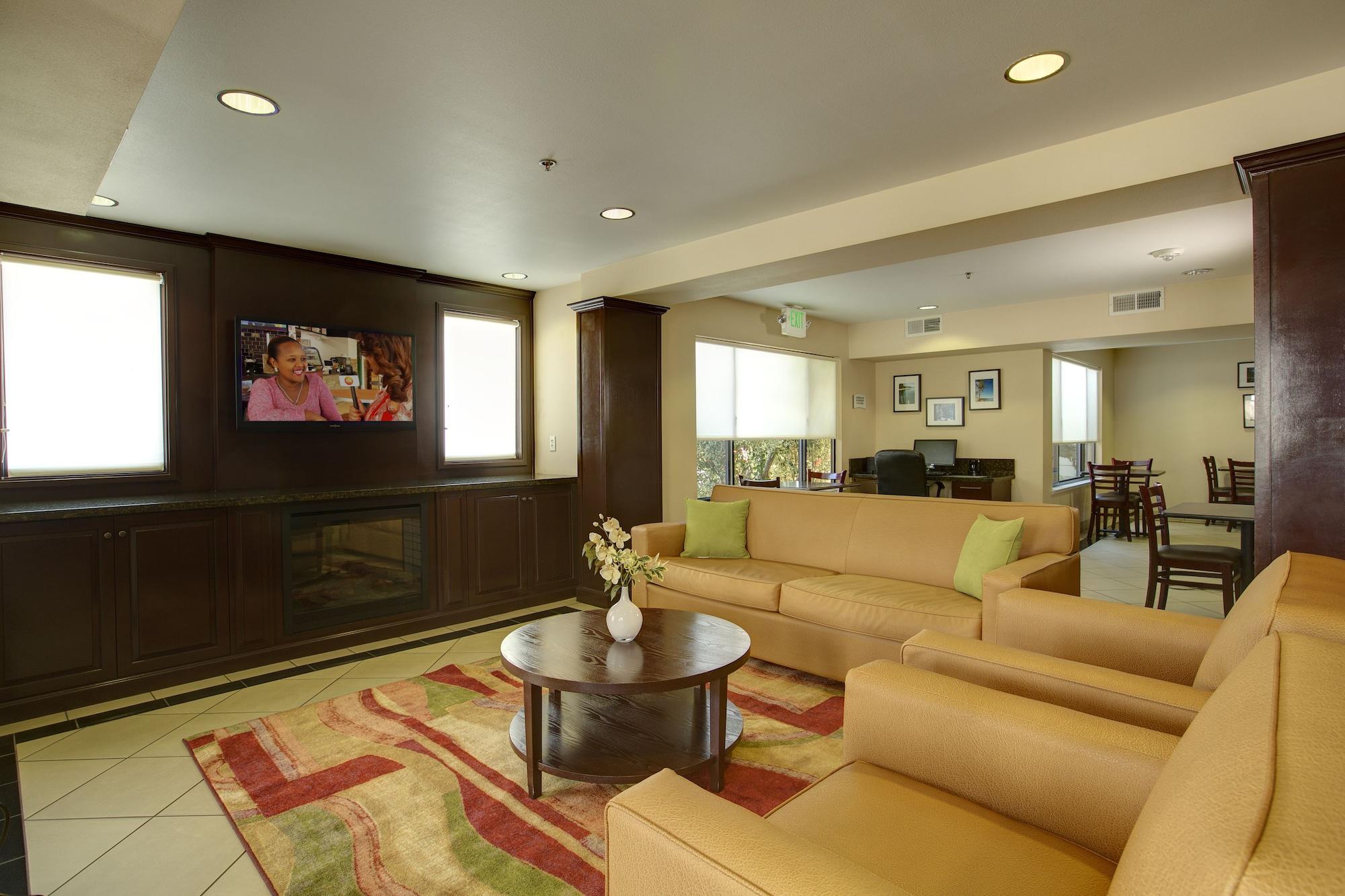 Quality Inn & Suites Reno Airport Exterior photo